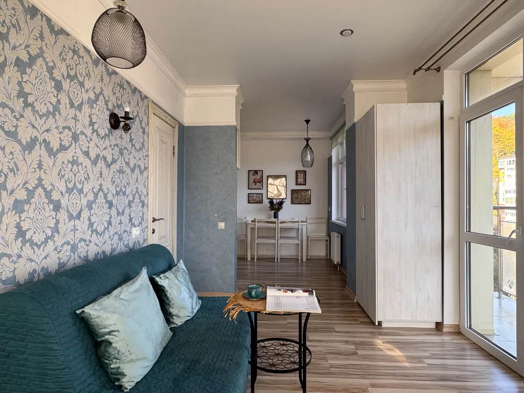 Студия с балконом