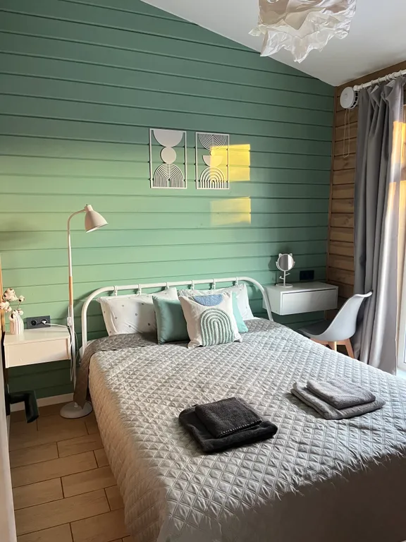 Дом в окружении сосен