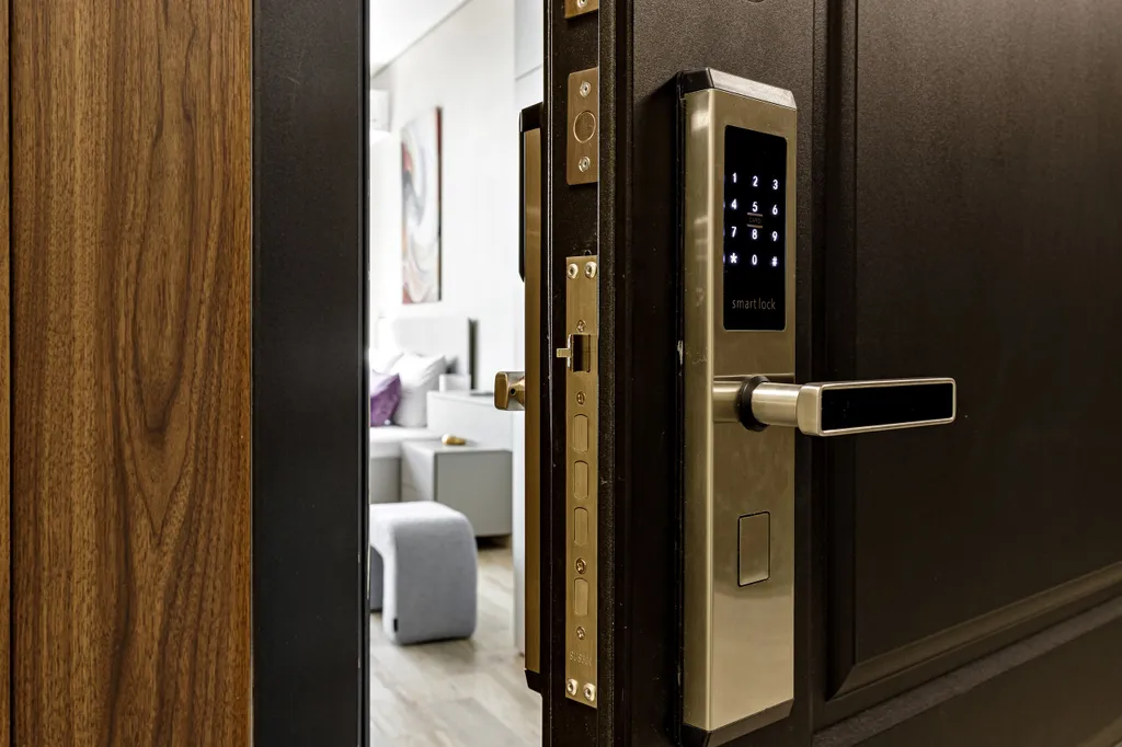 VIP-студия с роскошной ванной у панорамного окна