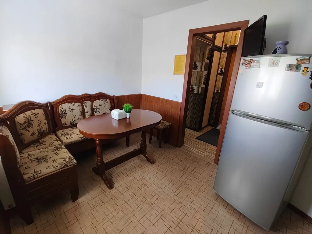 Однокомнатная квартира с улучшенной планировкой в доме с универмагом