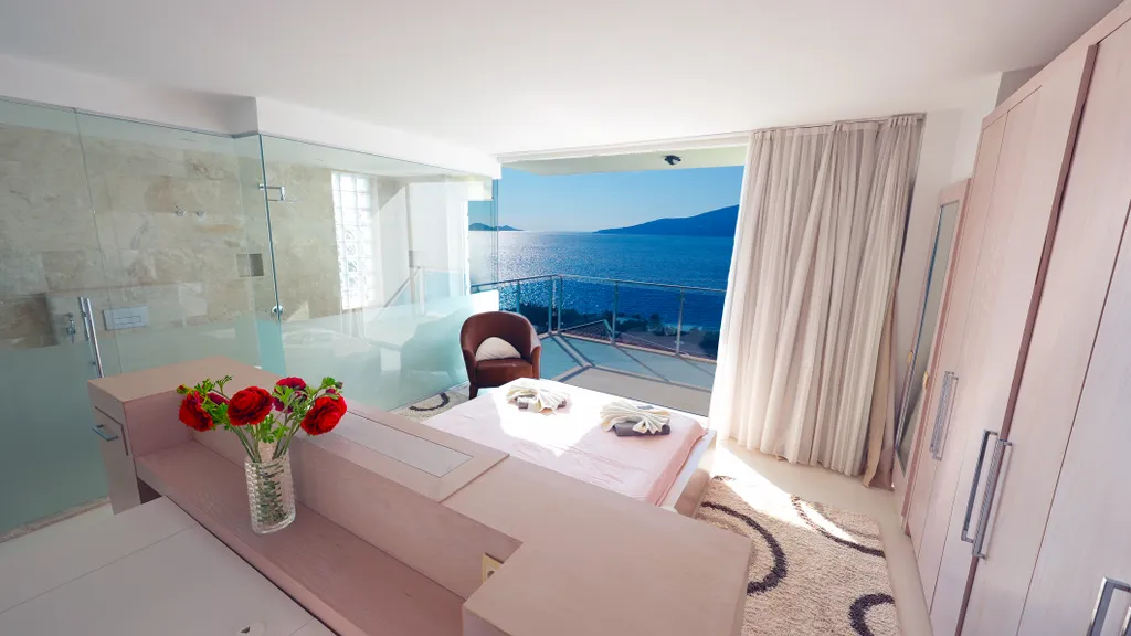 Великолепная вилла на берегу моря