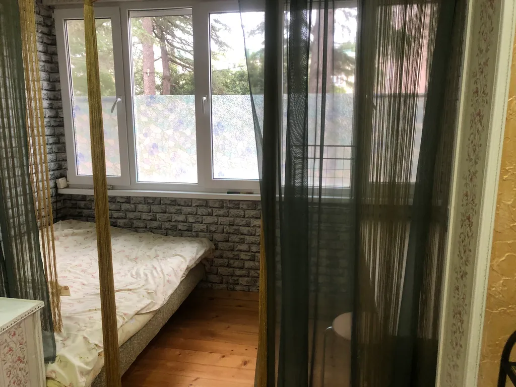 Уютная двухкомнатная квартира в центре Пицунды