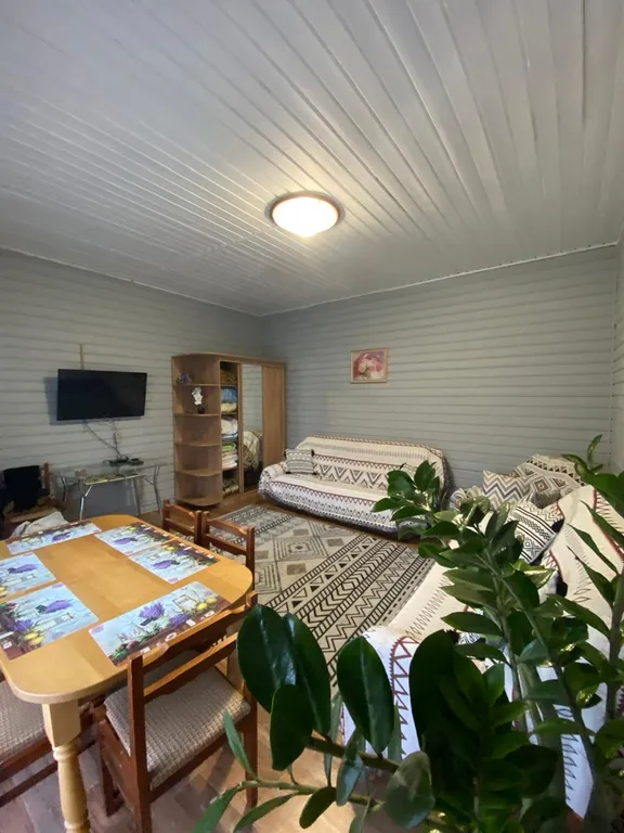 Уютный двухэтажный дом на берегу озера Селигер