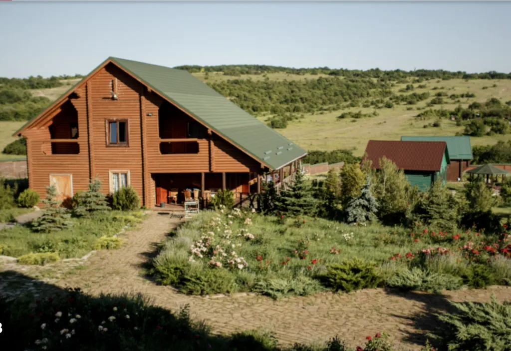 Коттедж с баней и бассейном