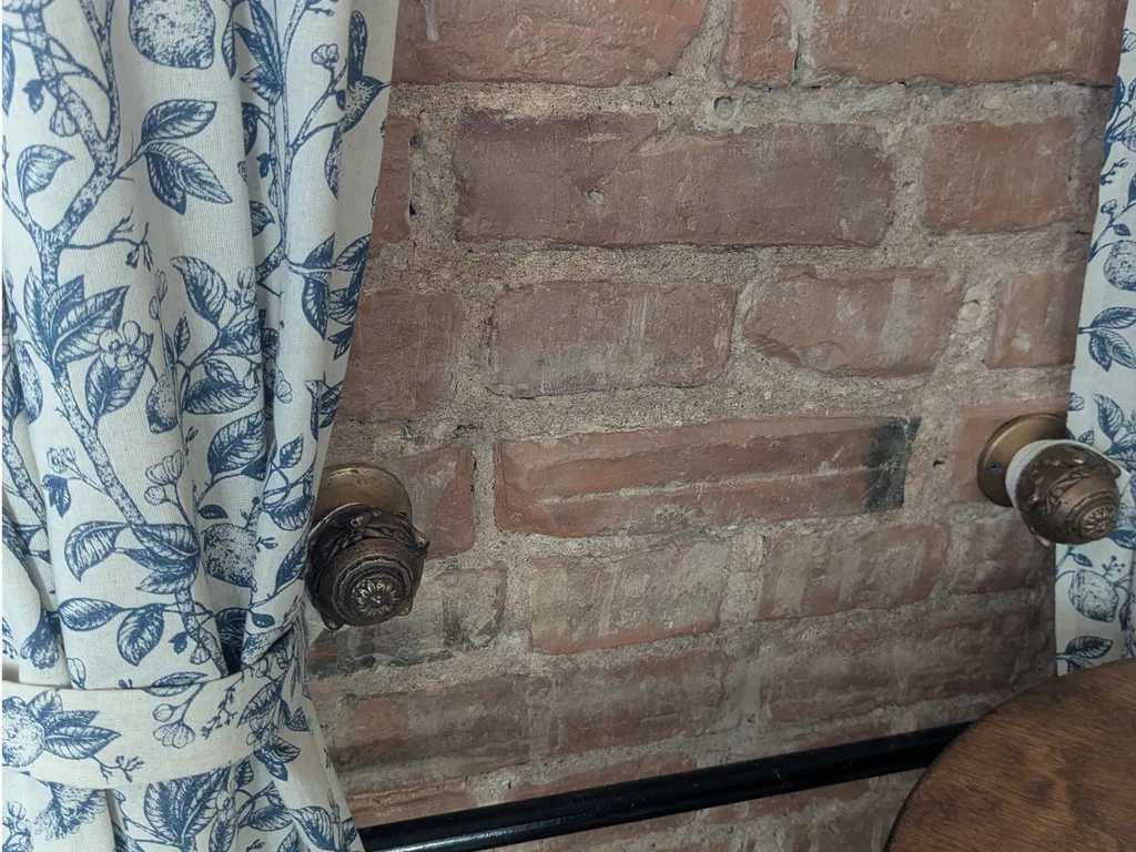 Уютная двухуровневая квартира-студия в доме XIX века