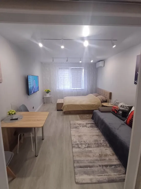 Уютная двухкомнатная квартира недалеко от ТЦ Тринити