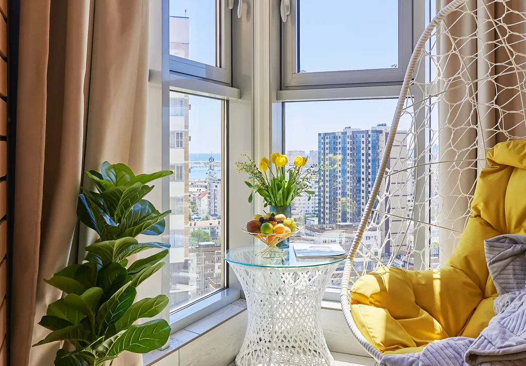 Уютная квартира-студия с потрясающим видом на море и город  в центре