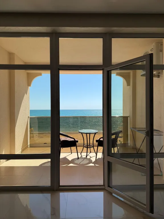 Апартаменты в ЖК Золотые пески с видом на море