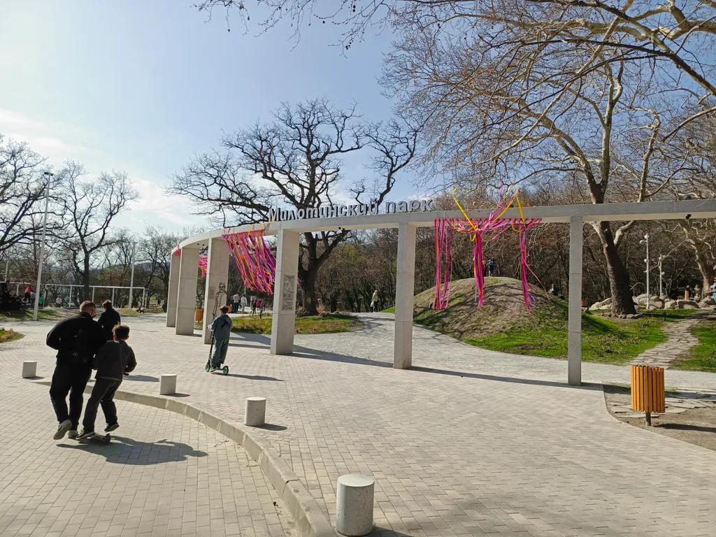 Улучшенный номер с видом на море и горы