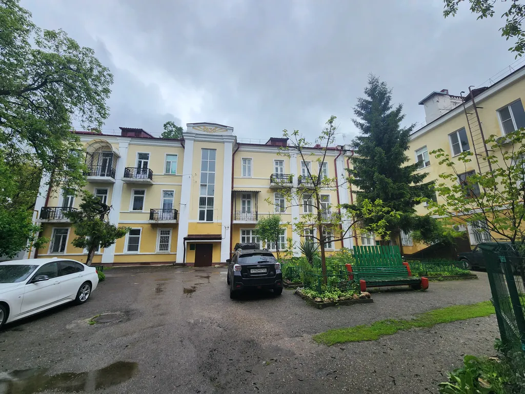 2,5-комнатная семейная квартира с историей в центре, дом Сталинка