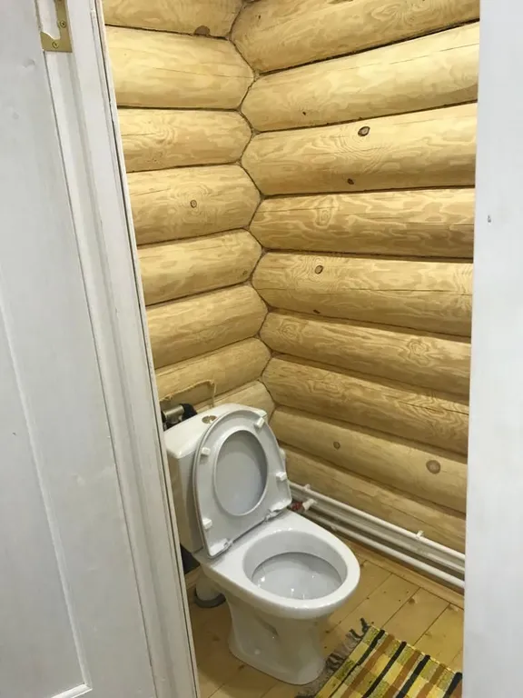 Трёхэтажный дом на берегу Волги