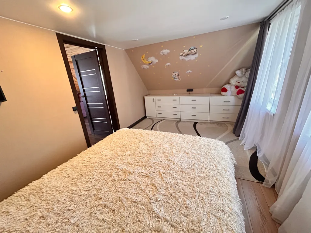 Загородный дом с беседкой