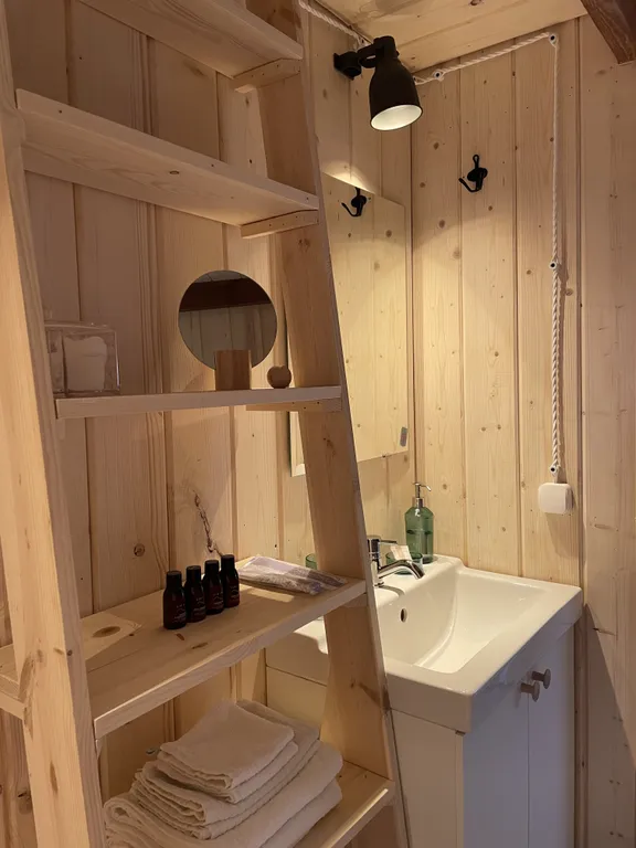 Уютный дом черный