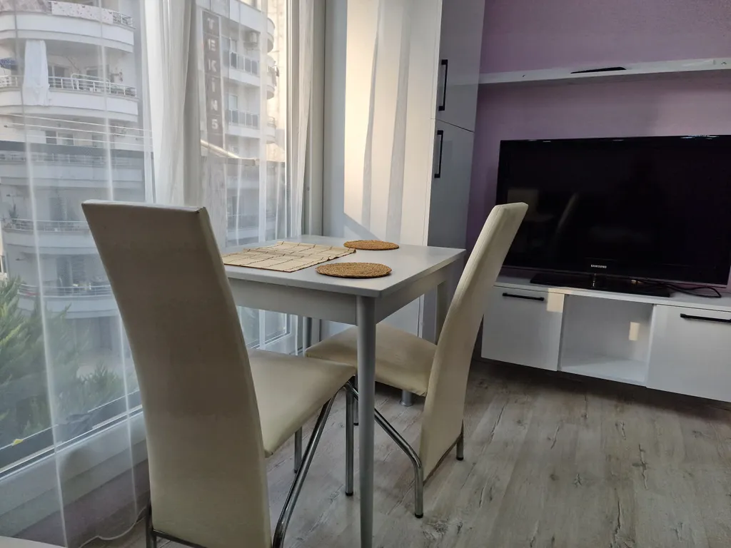 Уютная двухкомнатная квартира возле Соли пляжа и Соли центра