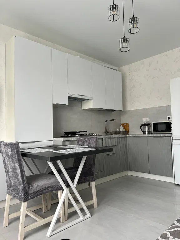 1-к квартира в новом доме с качелью