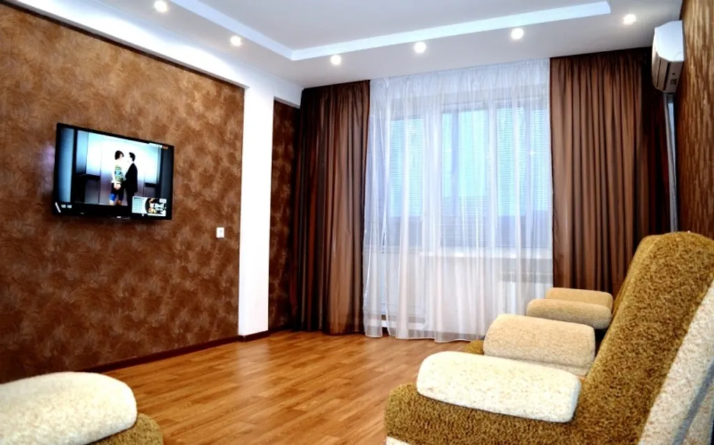 Уютная двухкомнатная квартира в центре с видом на набережную города