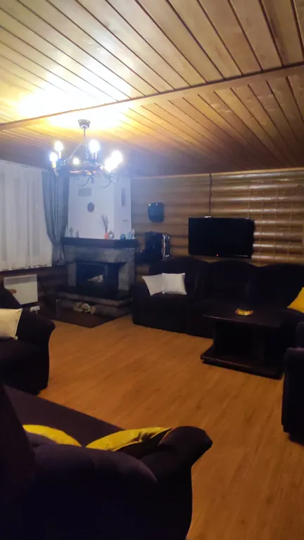 Уютный дом с камином и кедровой баней-бочкой на дровах