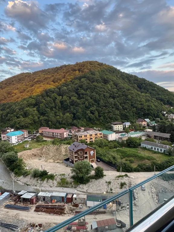 Большая студия с балконом и видом на горы