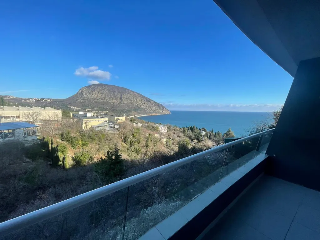 Апартамент с видом на море и горы