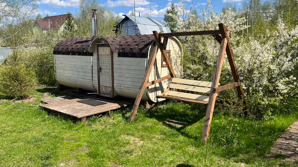 Дом возле горячих источников