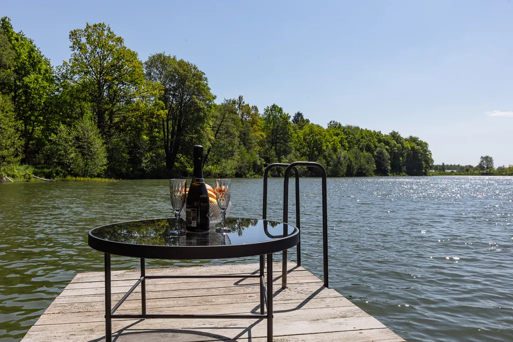 Дом с парилкой на озере