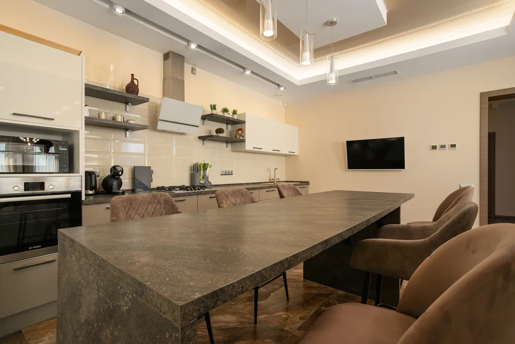 Дом с бассейном с видом на море