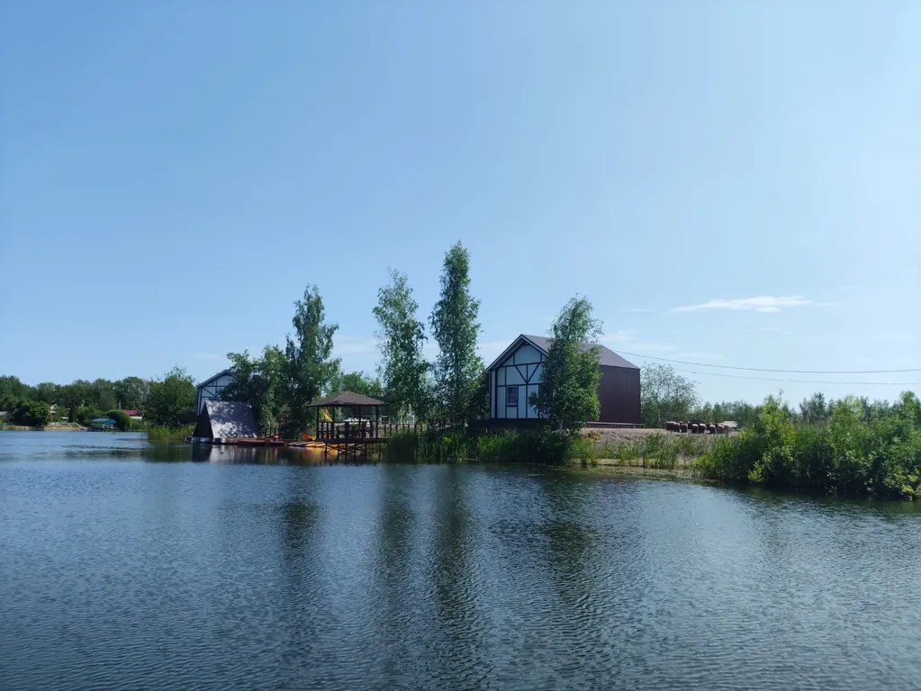 Дом отдыха на берегу озера