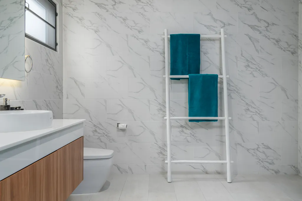 Новая вилла с бассейном, террасой и барбекю зоной, рядом с Боат авеню