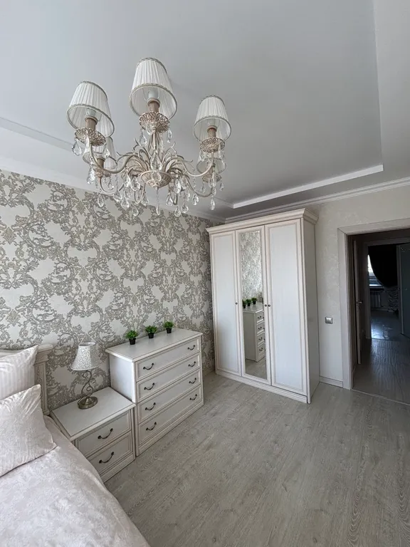 Светлая двухкомнатаная квартира с дизайнерским ремонтом рядом с центром города