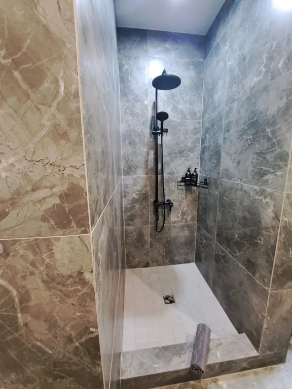 Новый современный дом с сауной и террасой