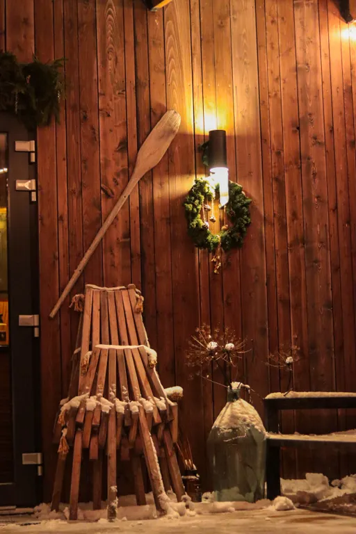 Эстетичный мини-домик с горячими ваннами и купелью