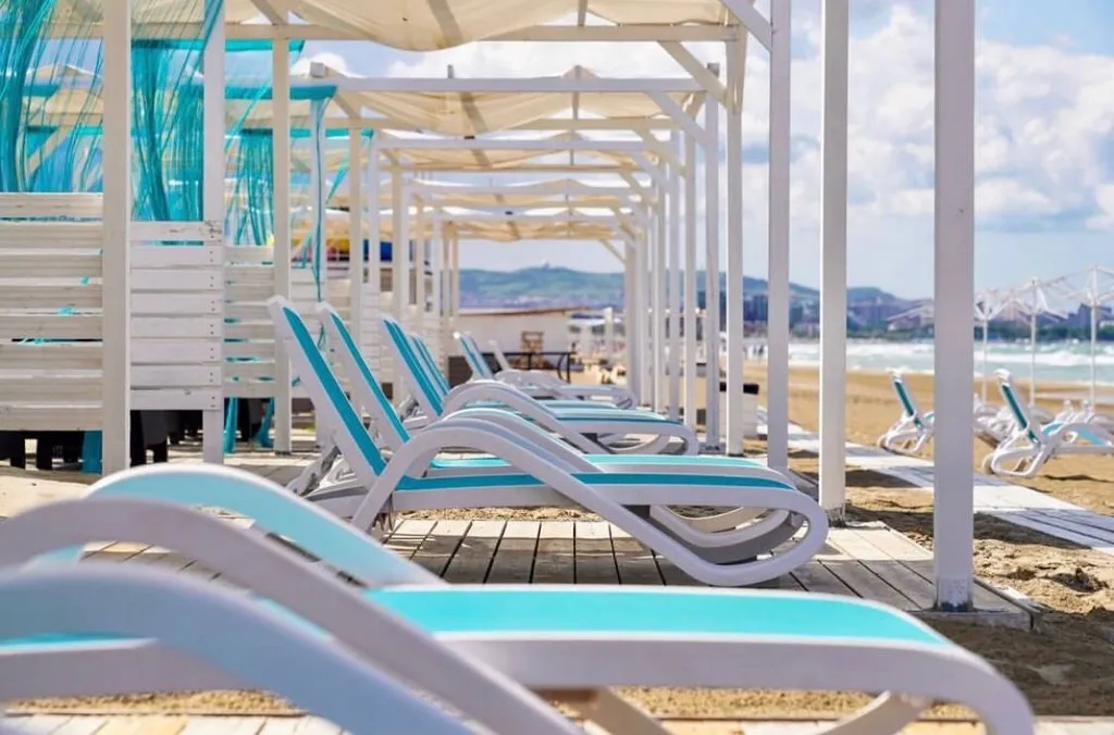 Квартира Апартаменты с бассейном в 5 минутах от чистого моря, дюн и дельфинария — Анапа