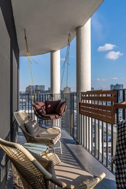 Просторная дизайнерская квартира с видовой терассой на берегу моря