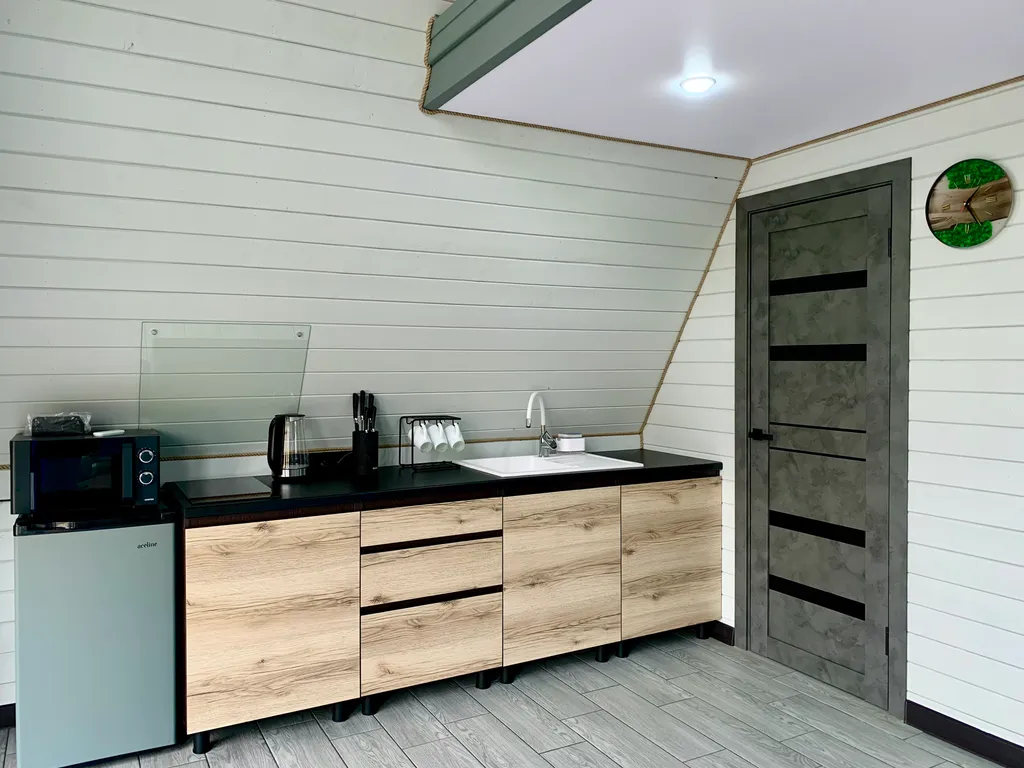 Отдельный домик а-фрейм с бассейном и видом на горы