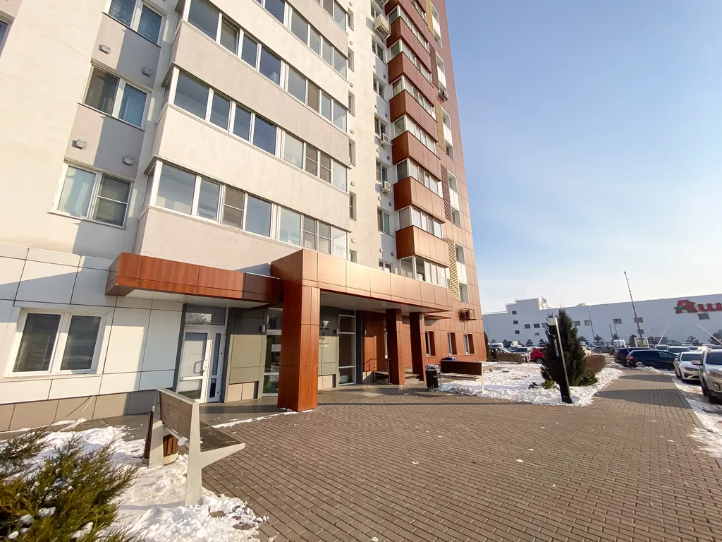 Светлая квартира у ТЦ Аквамолл