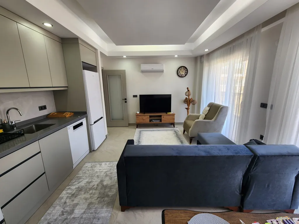 Новая 3-х комнатная квартира недалеко от пляжа в комплексе с бассейном