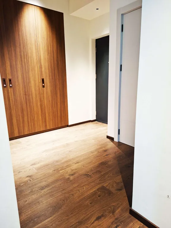 Трёхкомнатная квартира в центре Тбилиси с балконом, вид во двор