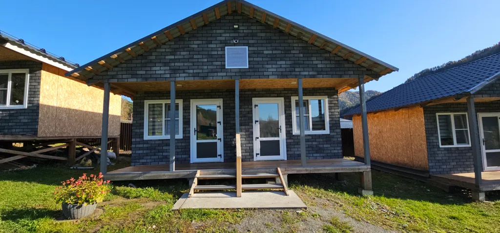 Домик с видом на горы 2