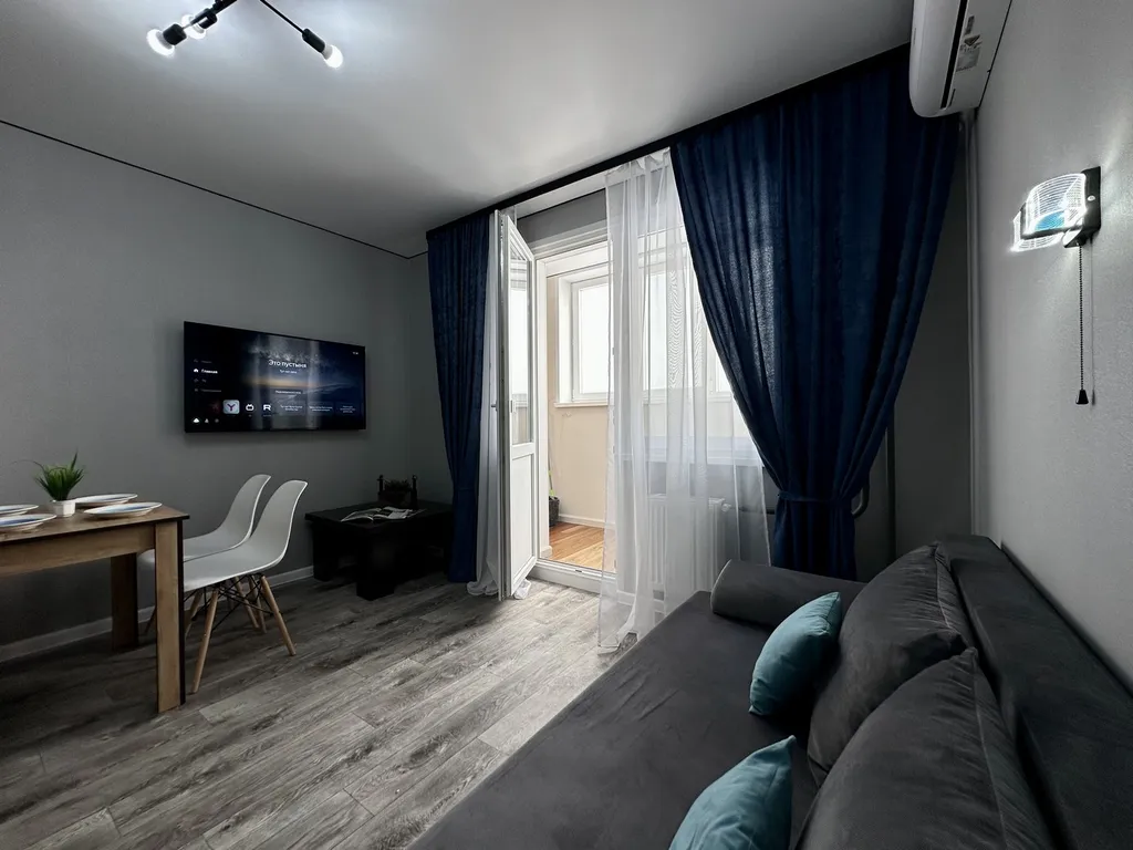 Квартира на Юркина 10