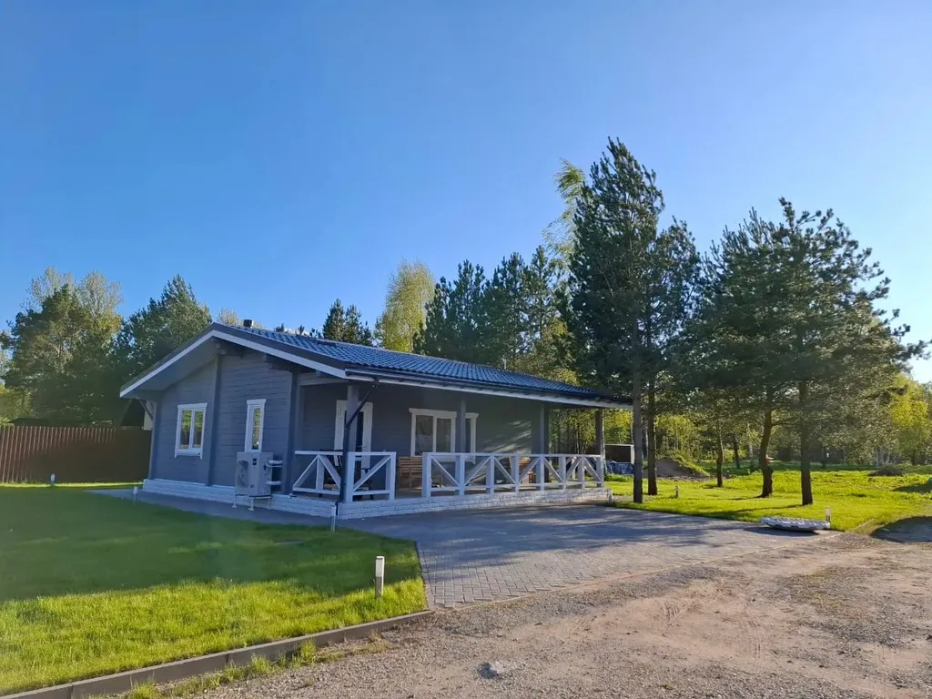 Дом с мансардой в соснах