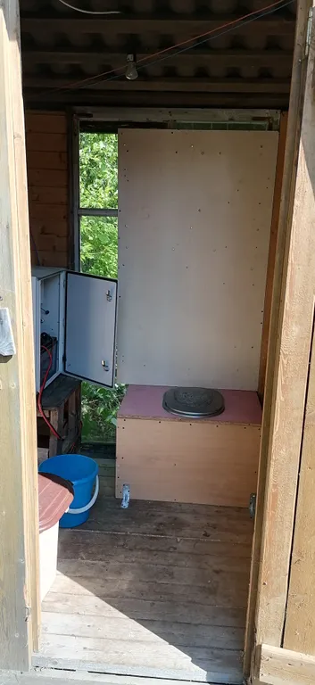 Дом рядом с озером