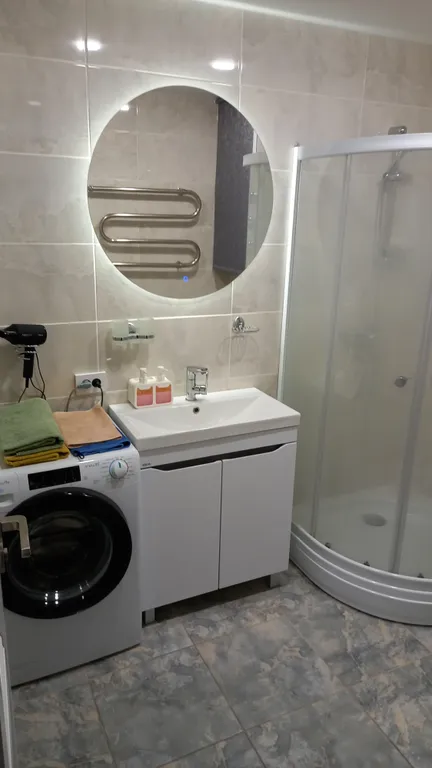 Новая трехкомнатная квартира в самом центре с видом на площадь Победы