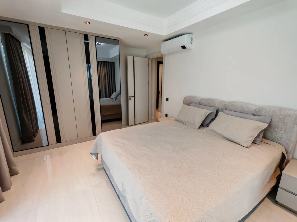 Квартира с дизайнерской отделкой, видом на море и аквапарком