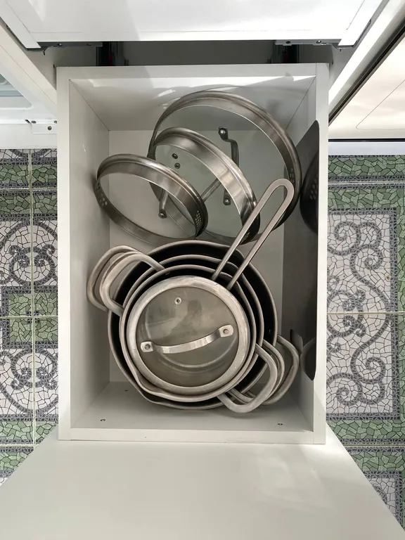 Загородный дом с садом и бассейном