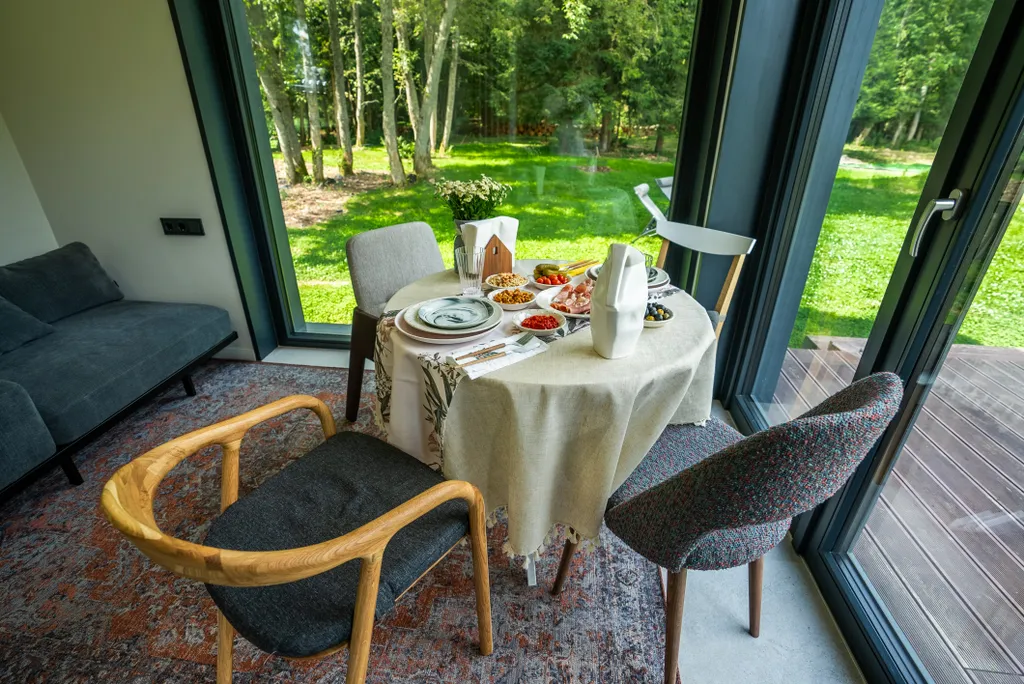 Наедине - дом в лесу