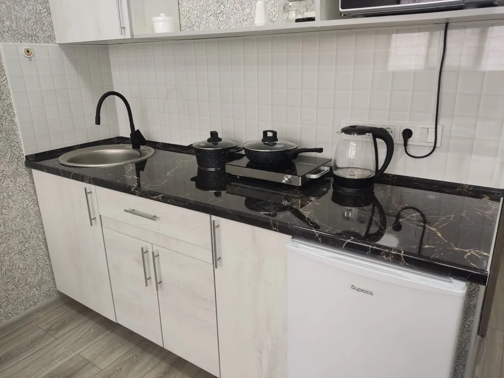 Светлая студия-2, расположенная вблизи аэропорта и ЖД вокзала Алматы-1