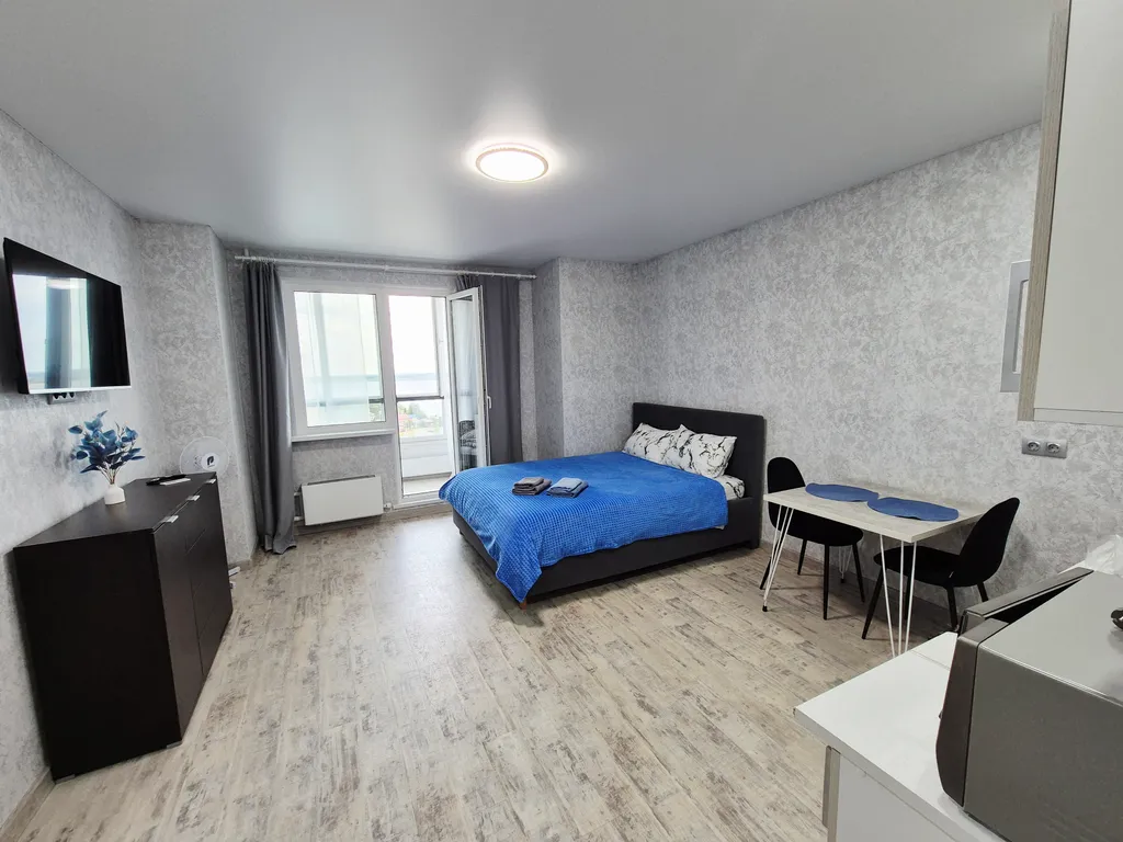 Квартира Уютная студия с шикарным видом на реку — аренда посуточно в Сургут