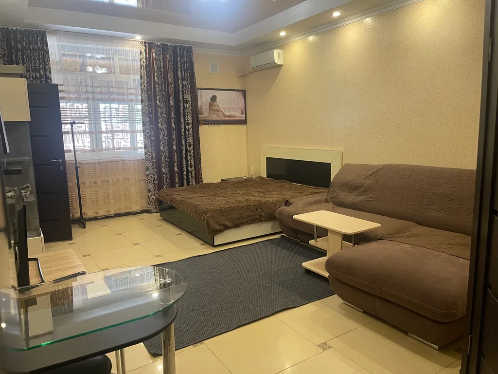 Коттедж 3 этажа, 4 комнаты.. В центре п. Небуг.