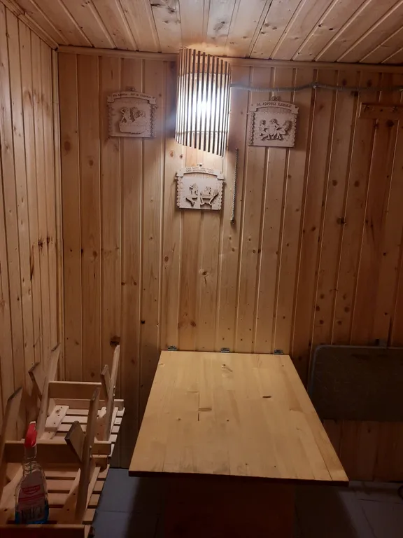 Домик на берегу Волги, на опушке леса