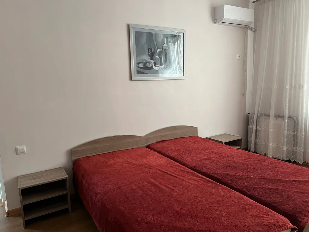 Уютный 2-х этажный дом в центре города, 650 м от моря